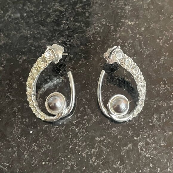 Avon Ellea Hoop Earrings Rhinestone Butterfly Closure Silver Tone - Picture 2 of 5